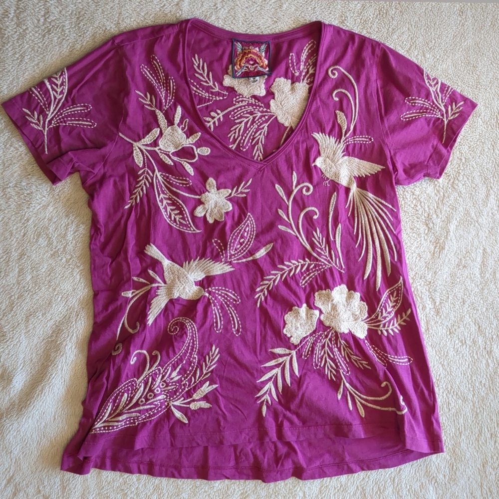 Johnny Was embroidered white and fuchsia Tee size medium
